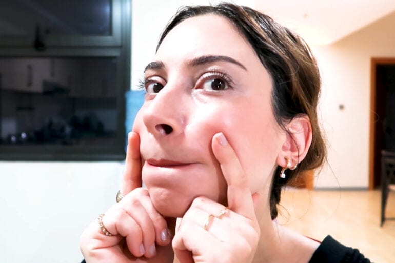 Gülme Çizgileri İçin 7 Yüz Egzersiz Hareketi | Yüz Yogası